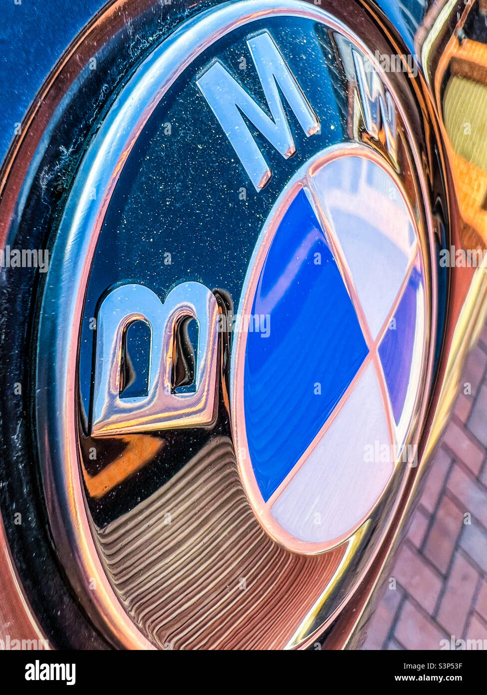 Gros plan du logo BMW - Image de stock capturée avec un smartphone