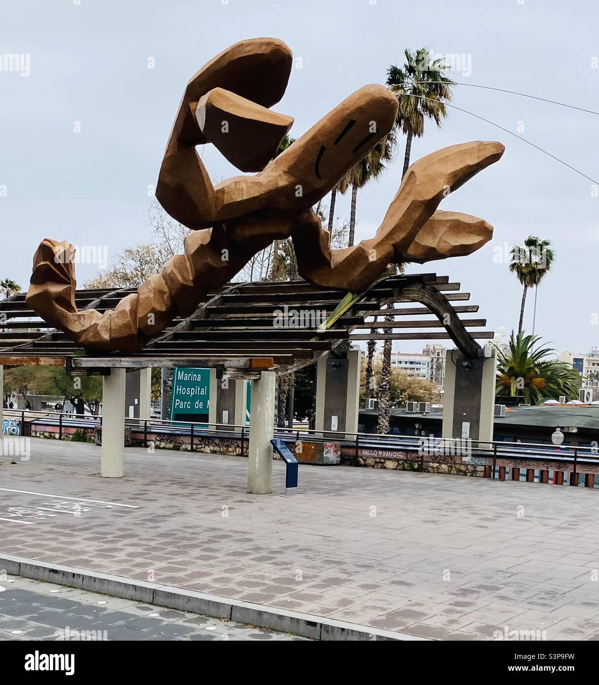 Statue géante de lobester/crevettes à Barcelone, Catalogne, Espagne. - Image de stock capturée avec un smartphone