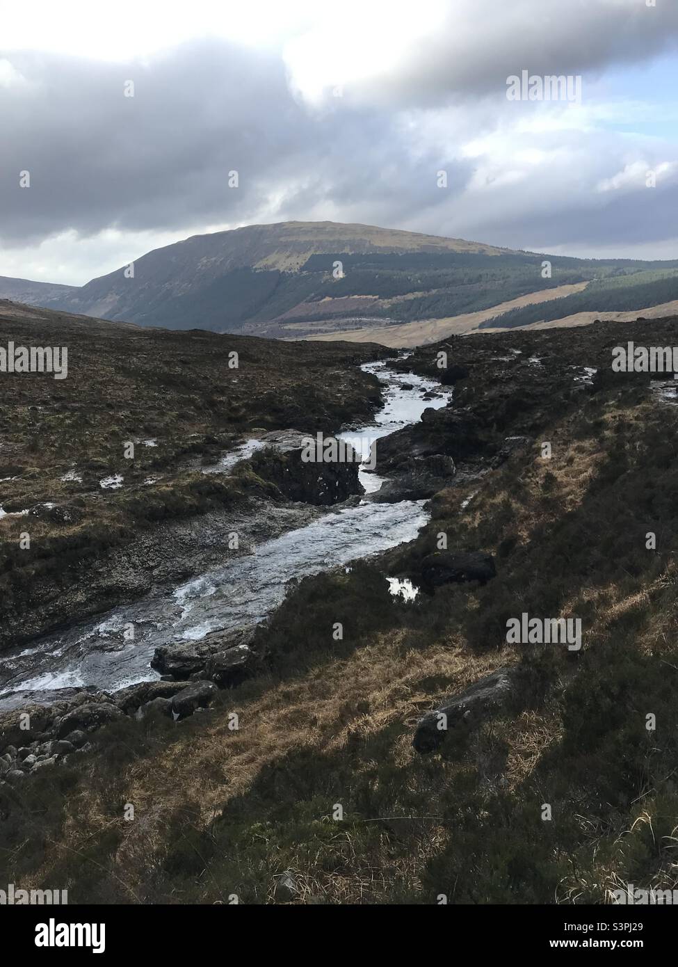 Route vers les piscines de fées à l'île de Skye Banque D'Images