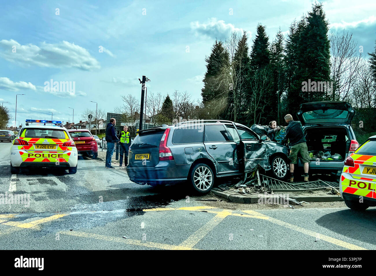 Accident de la route impliquant deux véhicules Banque D'Images