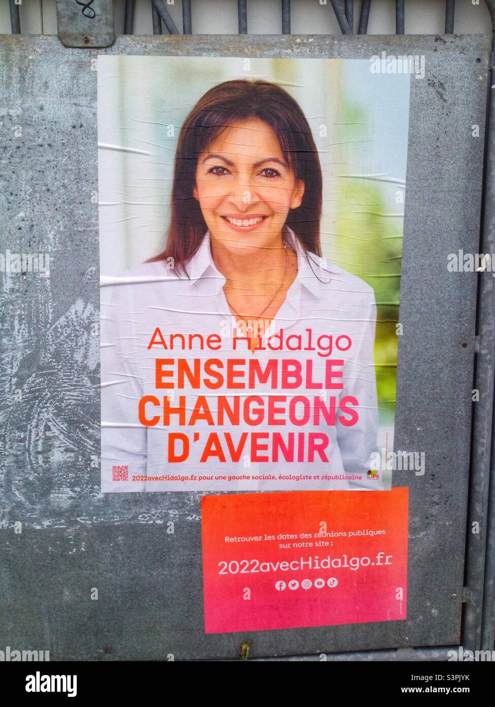 Affichage réglementaire devant un bureau de vote pour les élections présidentielles françaises Banque D'Images