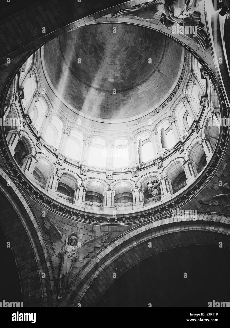 Le magnifique intérieur de la basilique du Sacré-Cœur, Montmartre, Paris - Image de stock capturée avec un smartphone