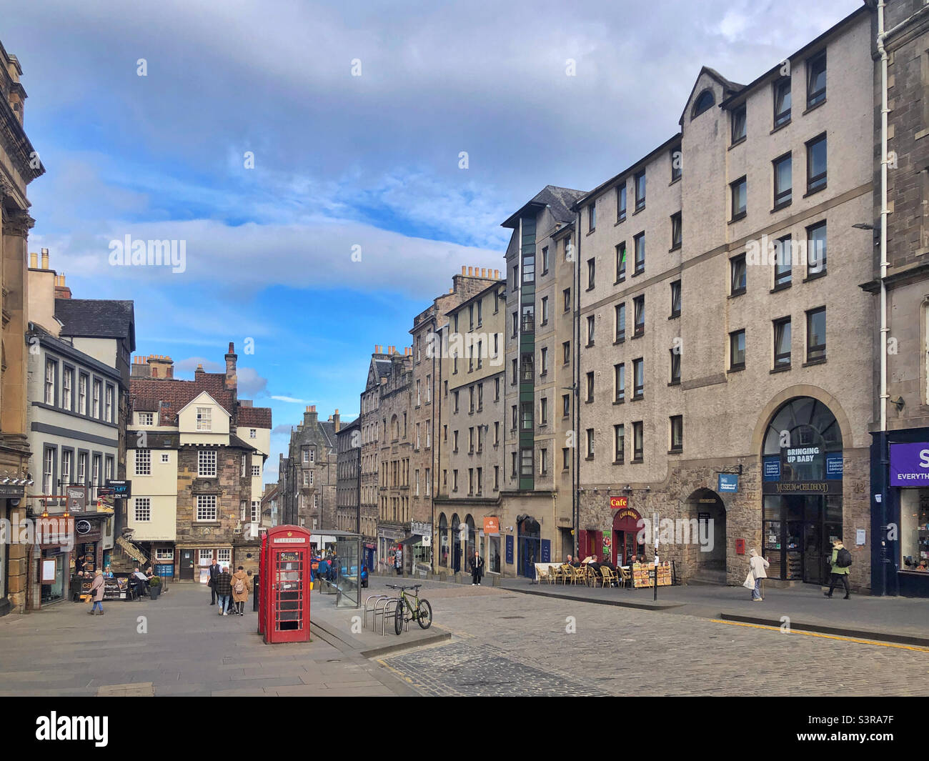 Royal Mile, Édimbourg, Écosse. Le Royal Mike court entre le château d'Édimbourg et le palais Holyrood. Banque D'Images