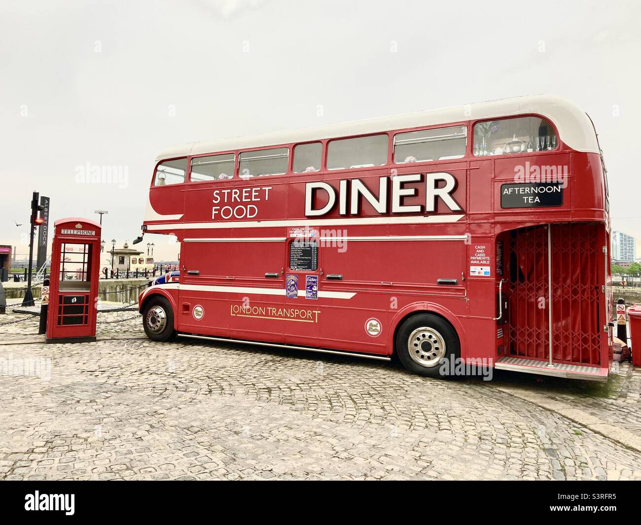London bus cafe Banque de photographies et d'images à haute résolution -  Alamy