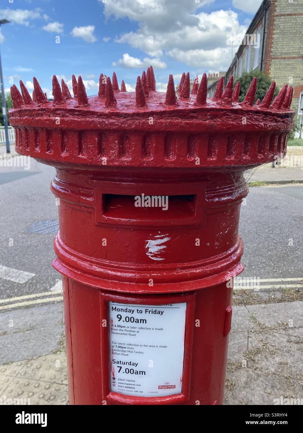 Boîte postale britannique Spiky Banque D'Images