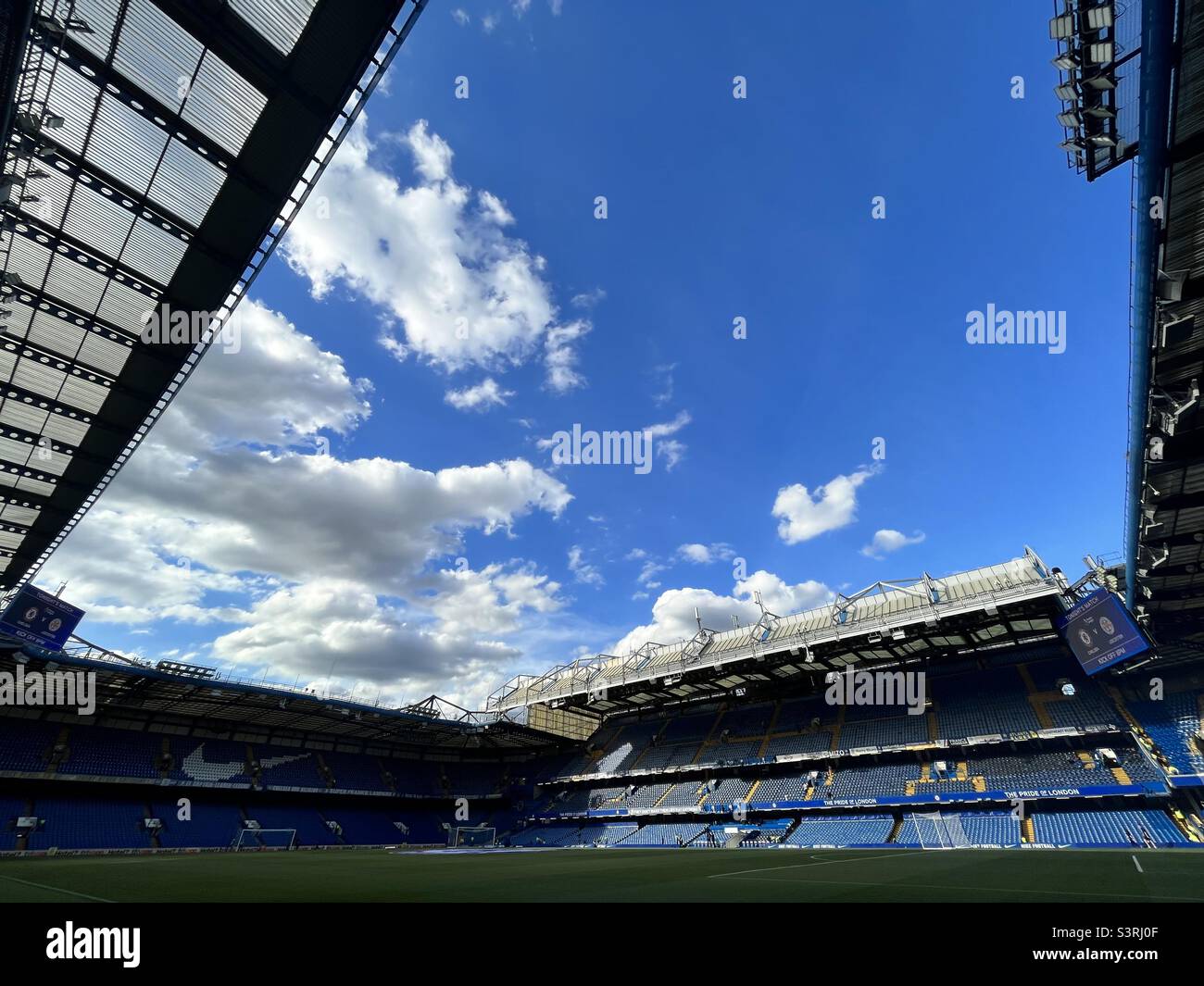 Vue générale du stade de football Stamford Bridge, stade du Chelsea FC à Londres. Chelsea joue dans la Premier League anglaise. Banque D'Images