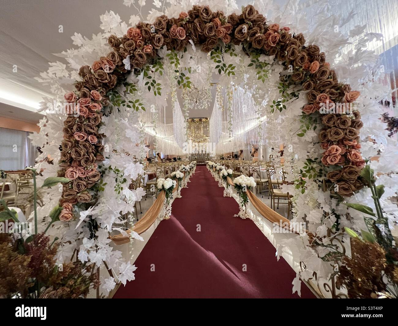 Un mariage Maranao moderne dans la ville de Marawi. - Image de stock capturée avec un smartphone