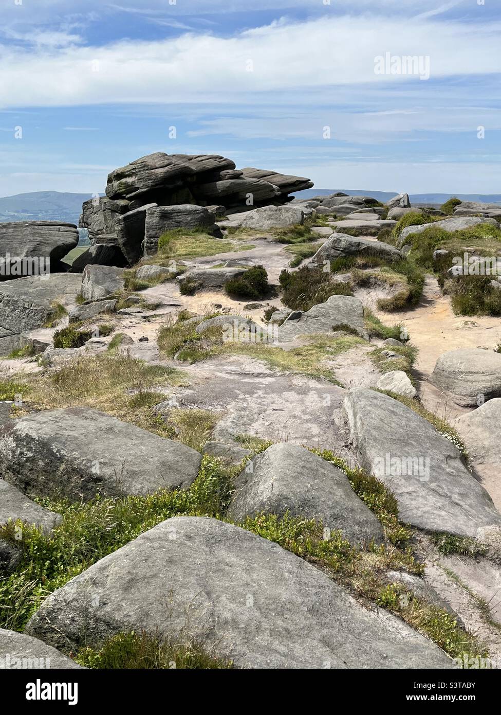 Vue sur le sommet de Stanage Edge dans le Peak District Banque D'Images