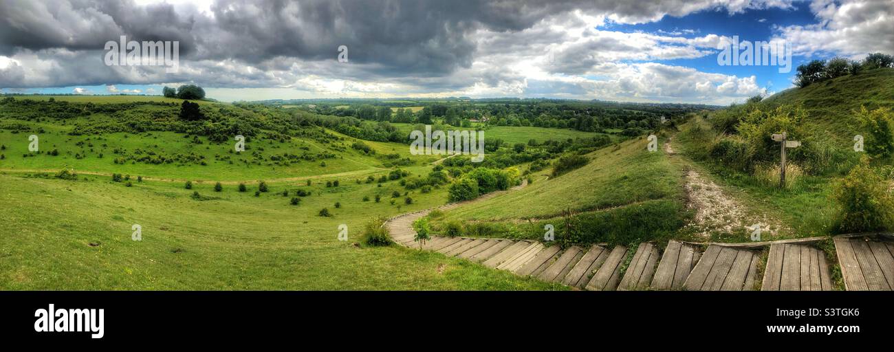 Réserve naturelle de St Catherine's Hill et le jour de printemps de la tempête. Winchester Hampshire Royaume-Uni - Image de stock capturée avec un smartphone