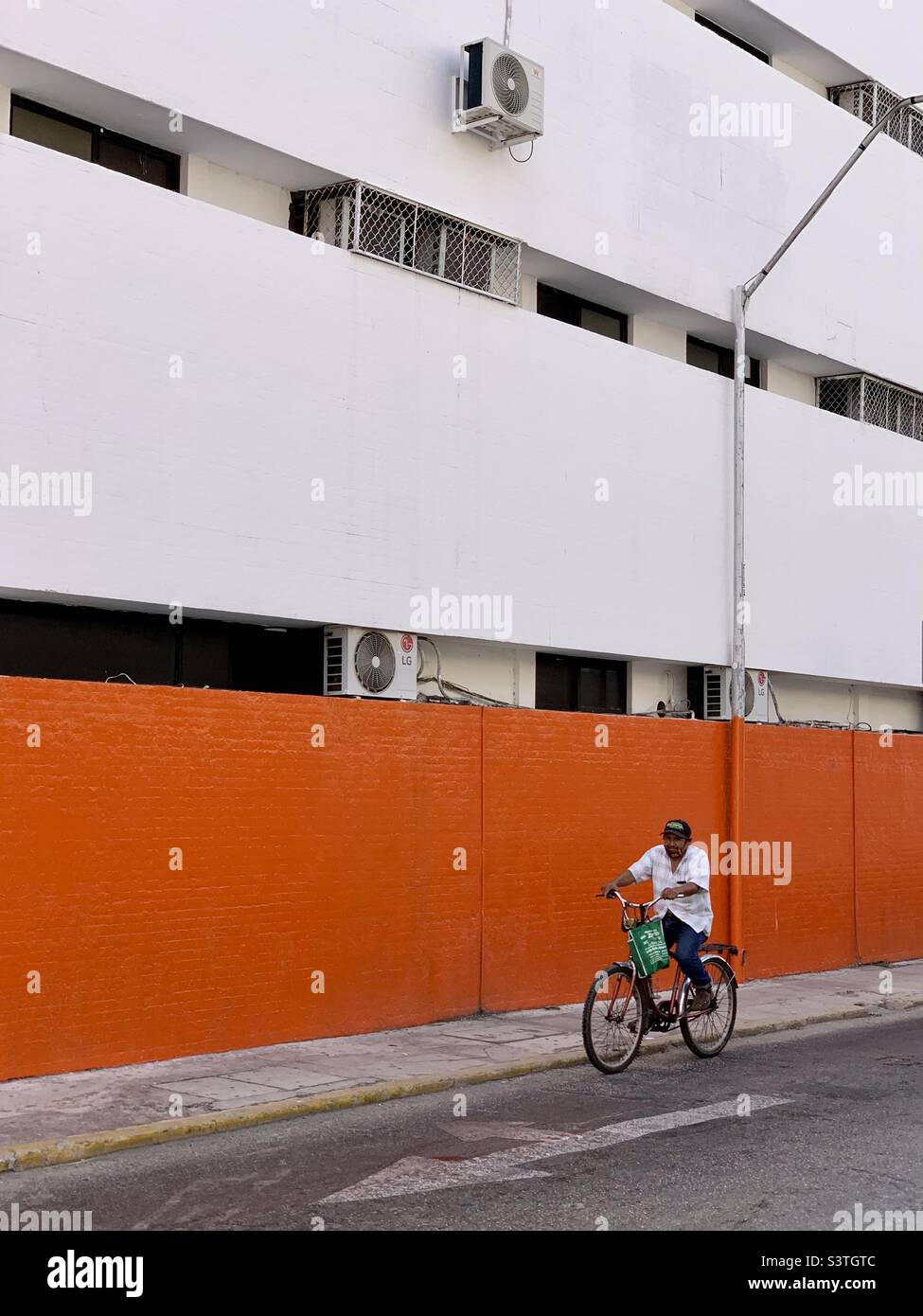 Homme à vélo, Merida, Mexique - Image de stock capturée avec un smartphone