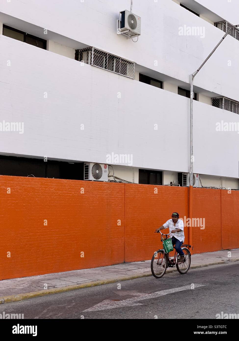 Homme à vélo, Merida, Mexique Banque D'Images