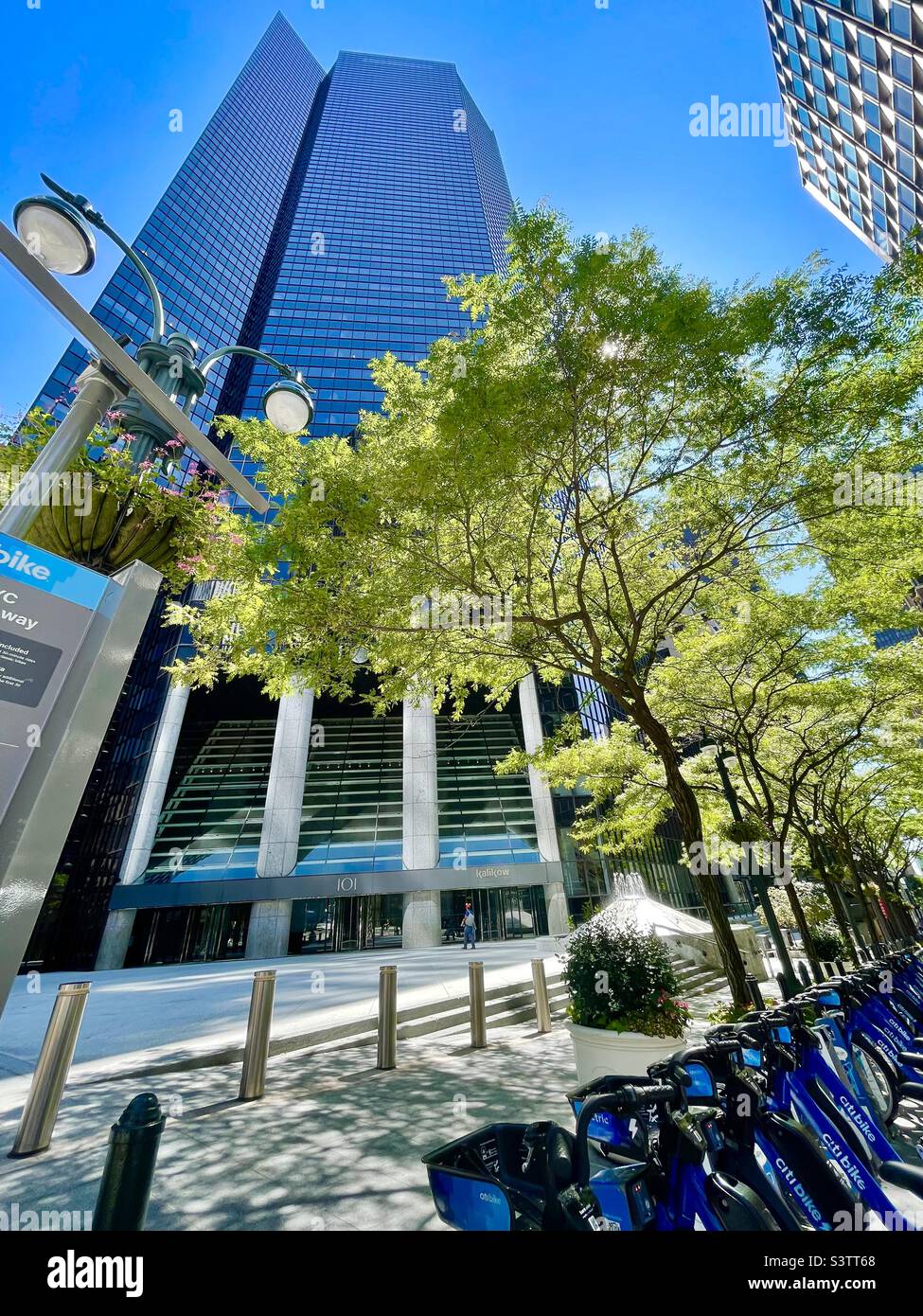 Vue sur un gratte-ciel sur Park Avenue à New York - Image de stock capturée avec un smartphone