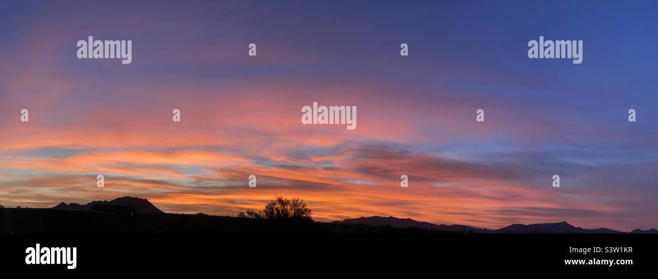 Coucher de soleil en Arizona dans les contreforts de Rio Verde. Banque D'Images