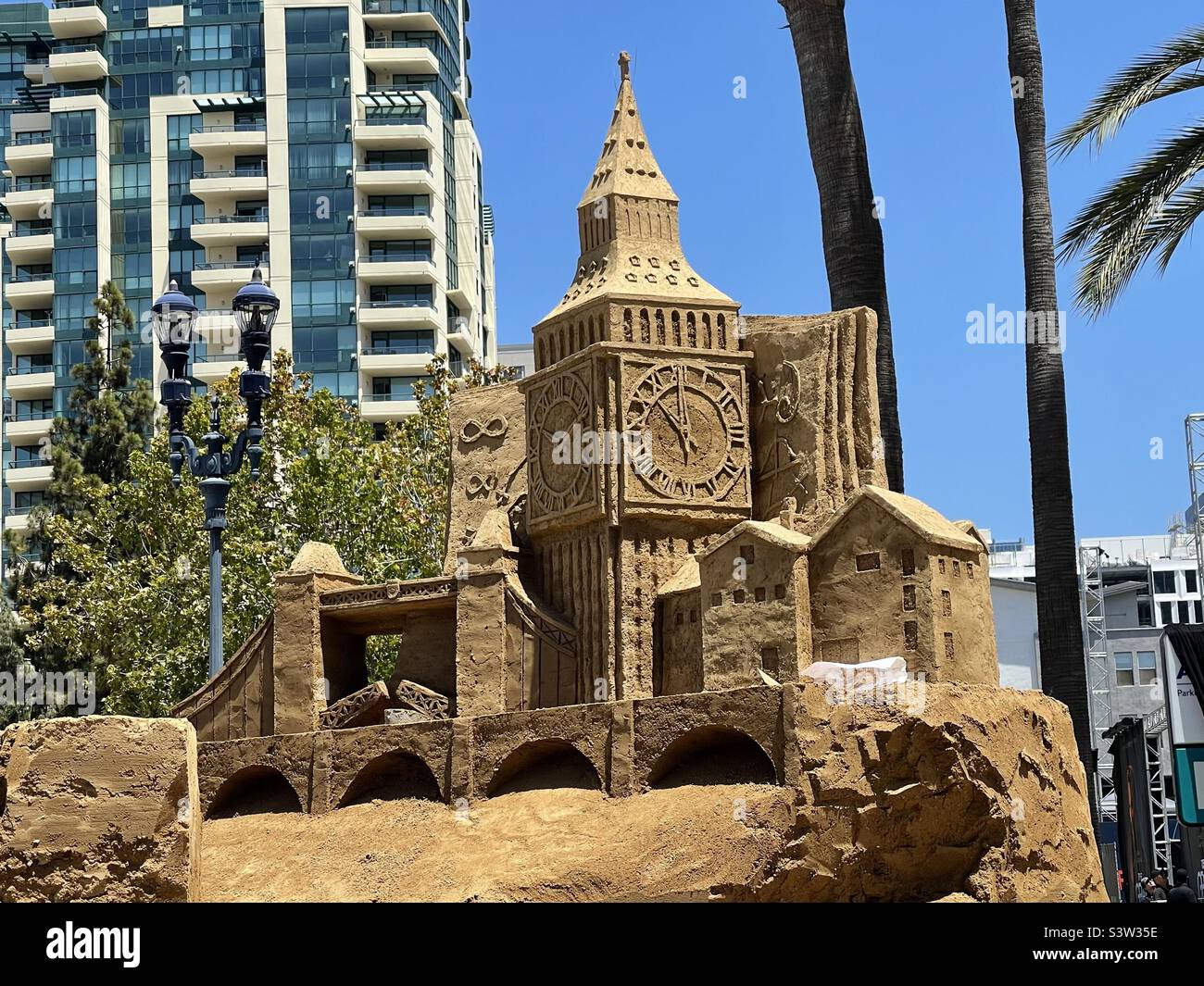 Sculpture de sable exposée dans la région de Gaslamp à San Diego, CA sur 19 juillet,2022. - Image de stock capturée avec un smartphone