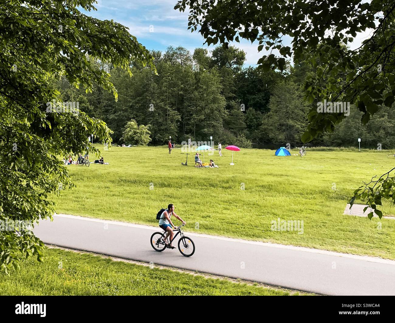Loisirs et détente dans le parc - Image de stock capturée avec un smartphone