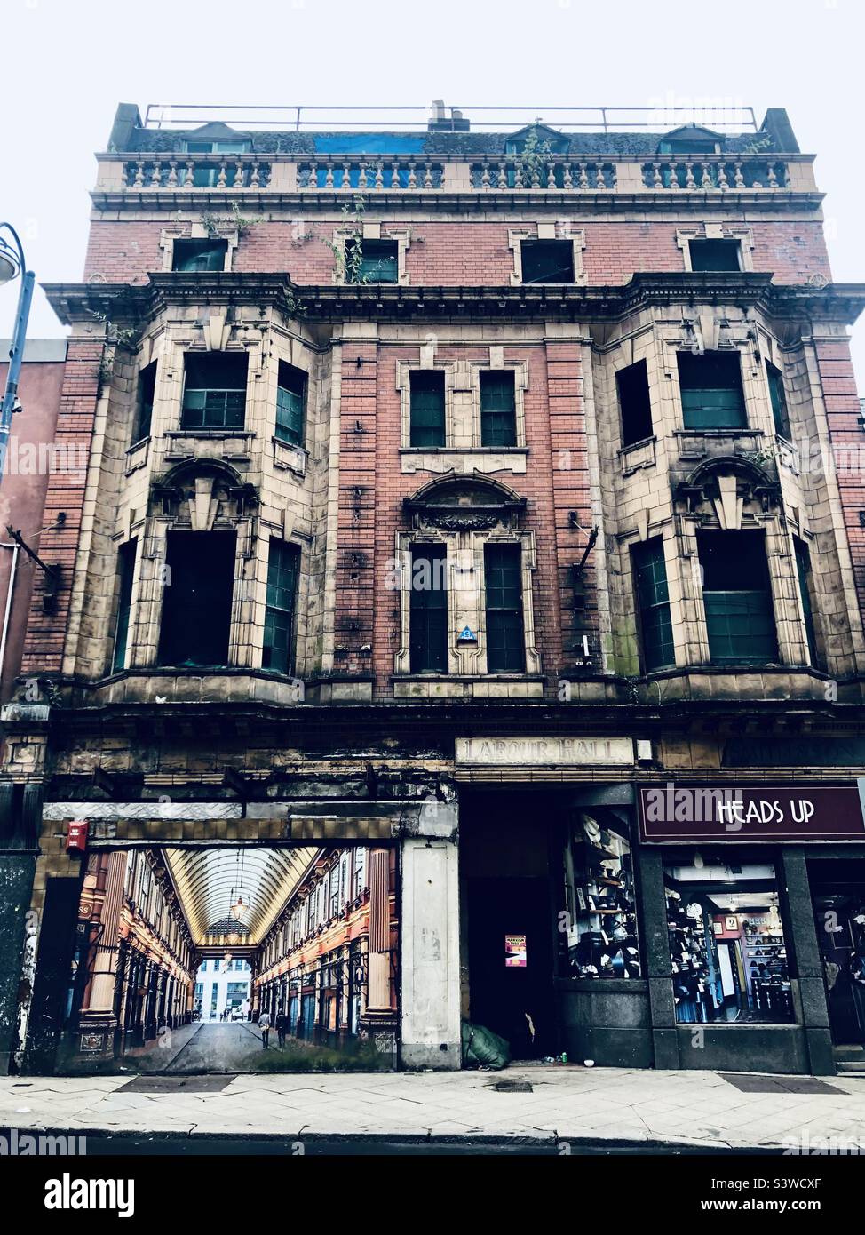 Un ancien bâtiment victorien en état de rénovation Banque D'Images