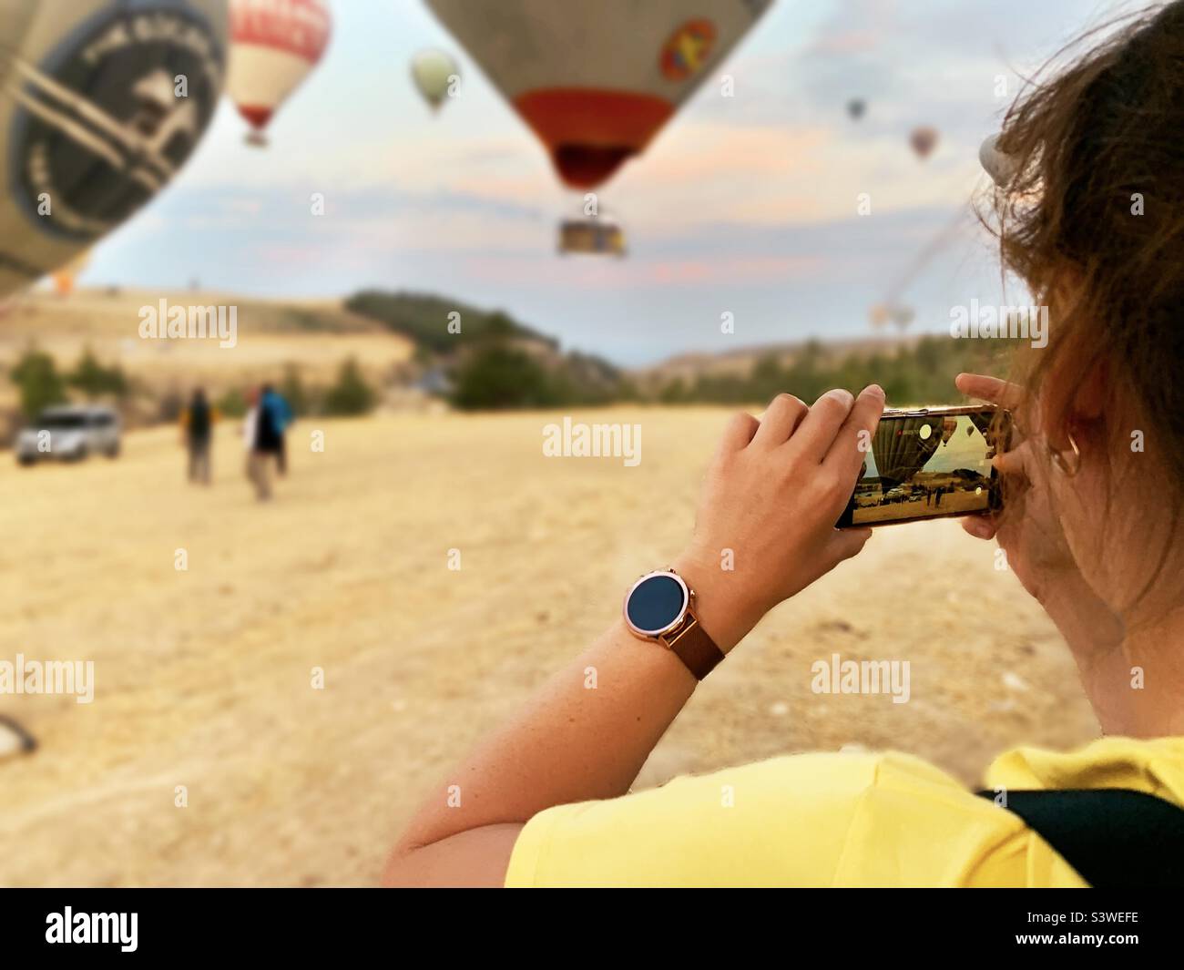 Prendre une photo des ballons à air chaud - Image de stock capturée avec un smartphone