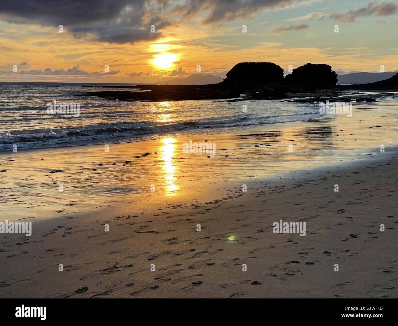 Plage de Bundoran au coucher du soleil, Co Donegal, Irlande Banque D'Images