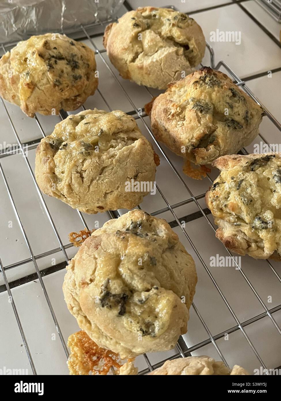 Scones au fromage Stilton maison Banque D'Images