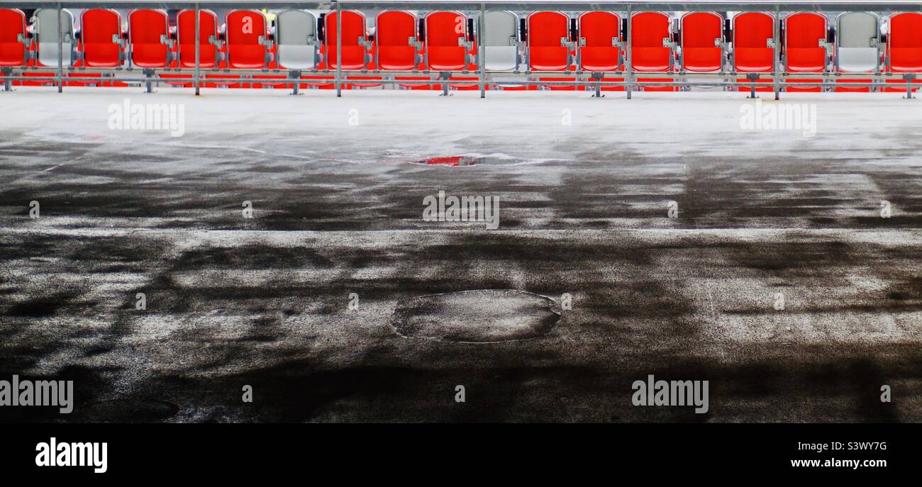 TD place Stadium Red Seat Reflection. - Image de stock capturée avec un smartphone