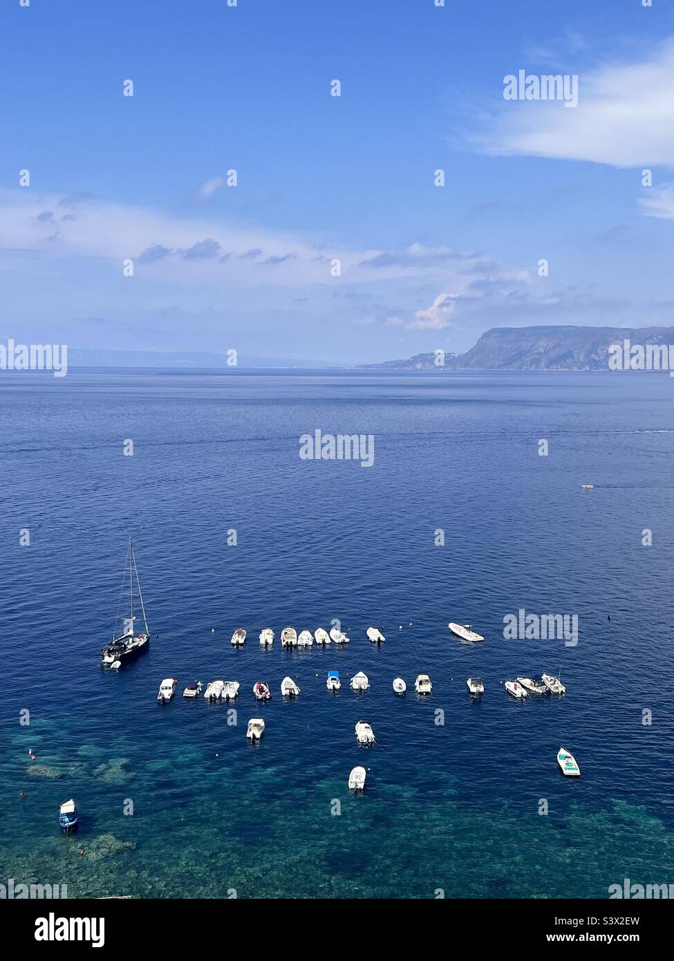 Scilla, Calabre Italie - bateaux dans le port de plaisance Banque D'Images