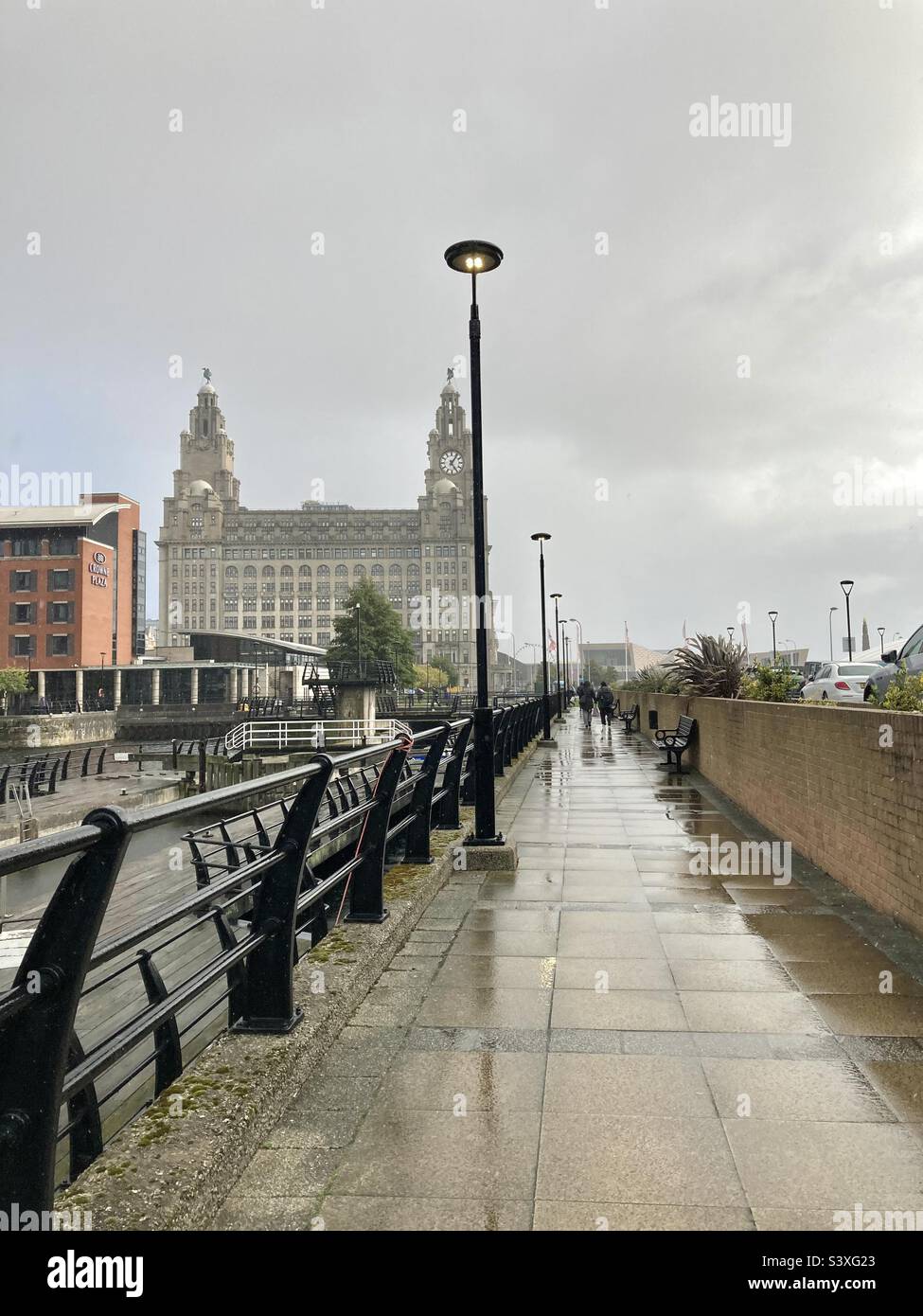 Bâtiments du foie dans la pluie Liverpool - Image de stock capturée avec un smartphone