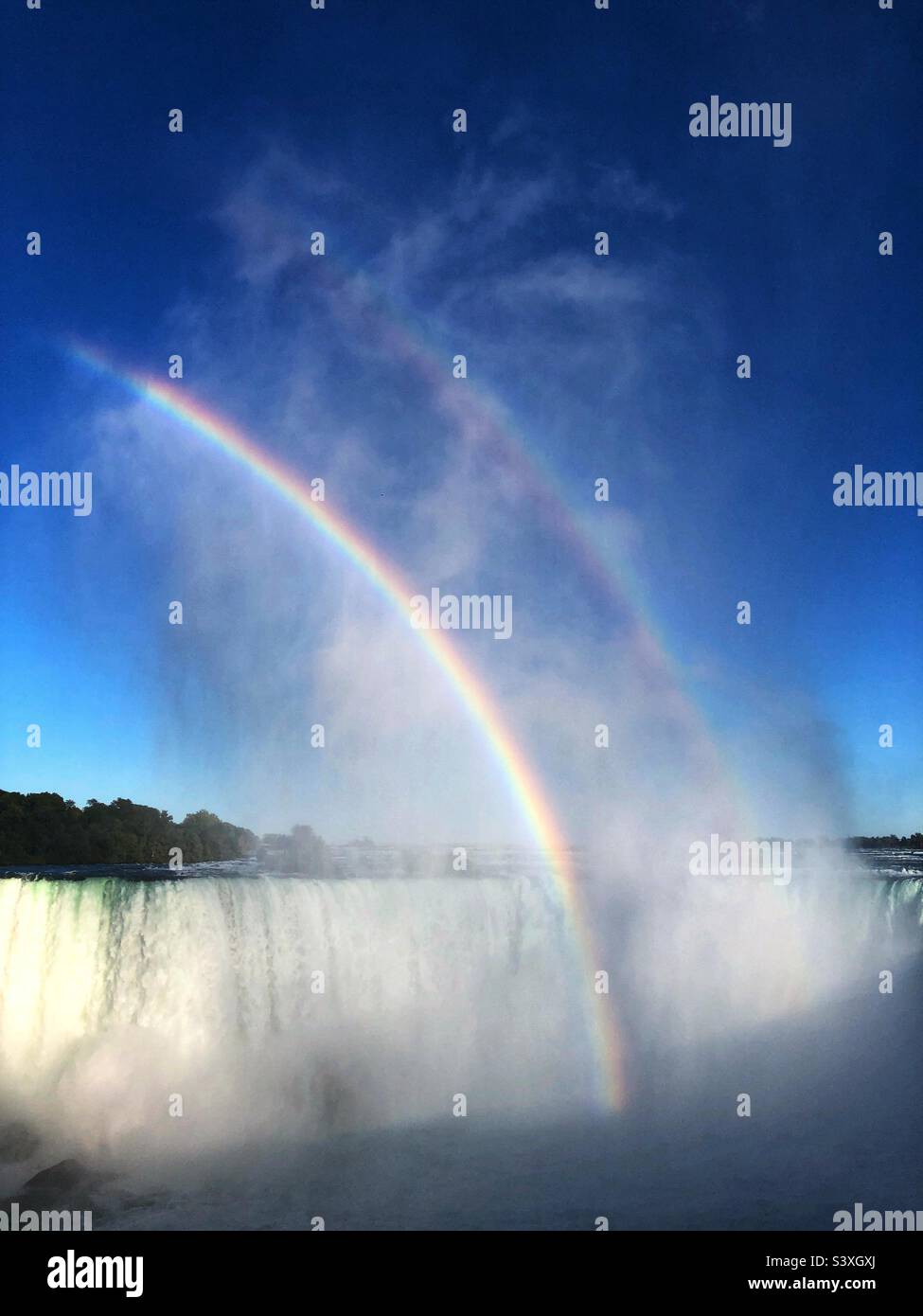 Double arc-en-ciel aux chutes du Niagara, Canada. Banque D'Images