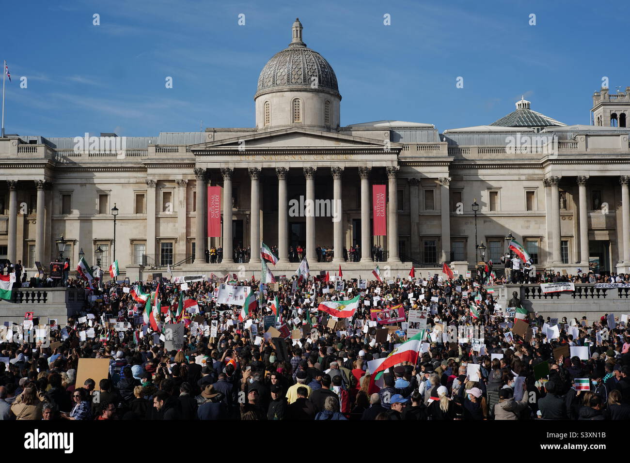 Manifestation à Londres et dans de nombreuses grandes villes, déclenchée par la mort de Mahsa Amini par la police iranienne. Banque D'Images