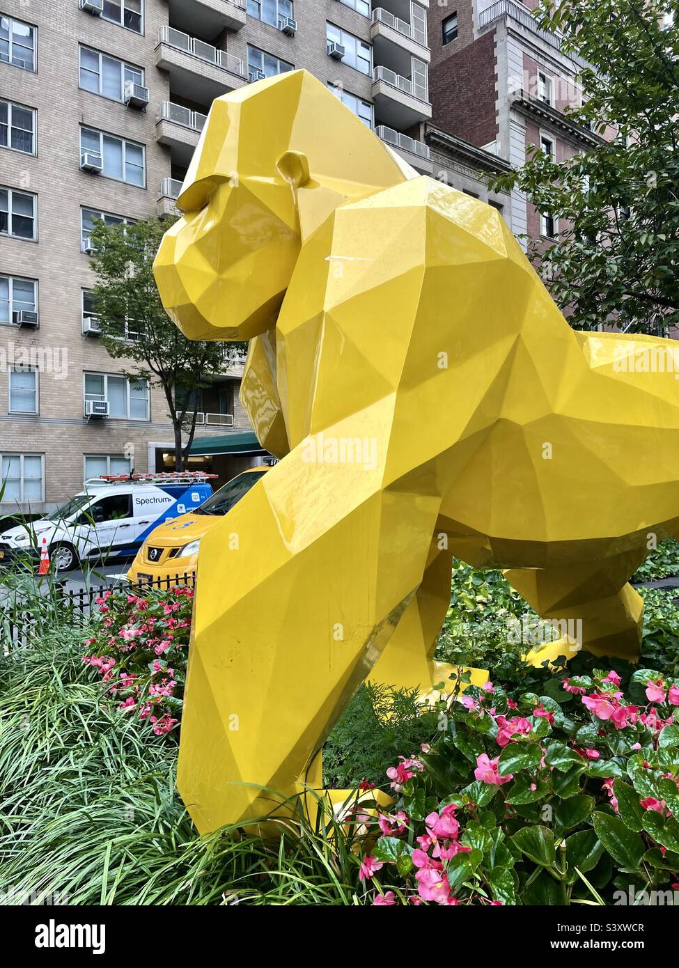 Mojo The gorilla Origami Art sur Park Avenue à New York, Etats-Unis Banque D'Images