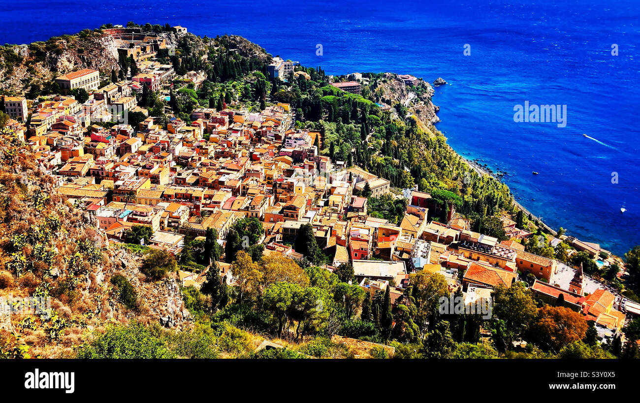 Vue sur la ville de Taormina en Sicile Italie - Image de stock capturée avec un smartphone
