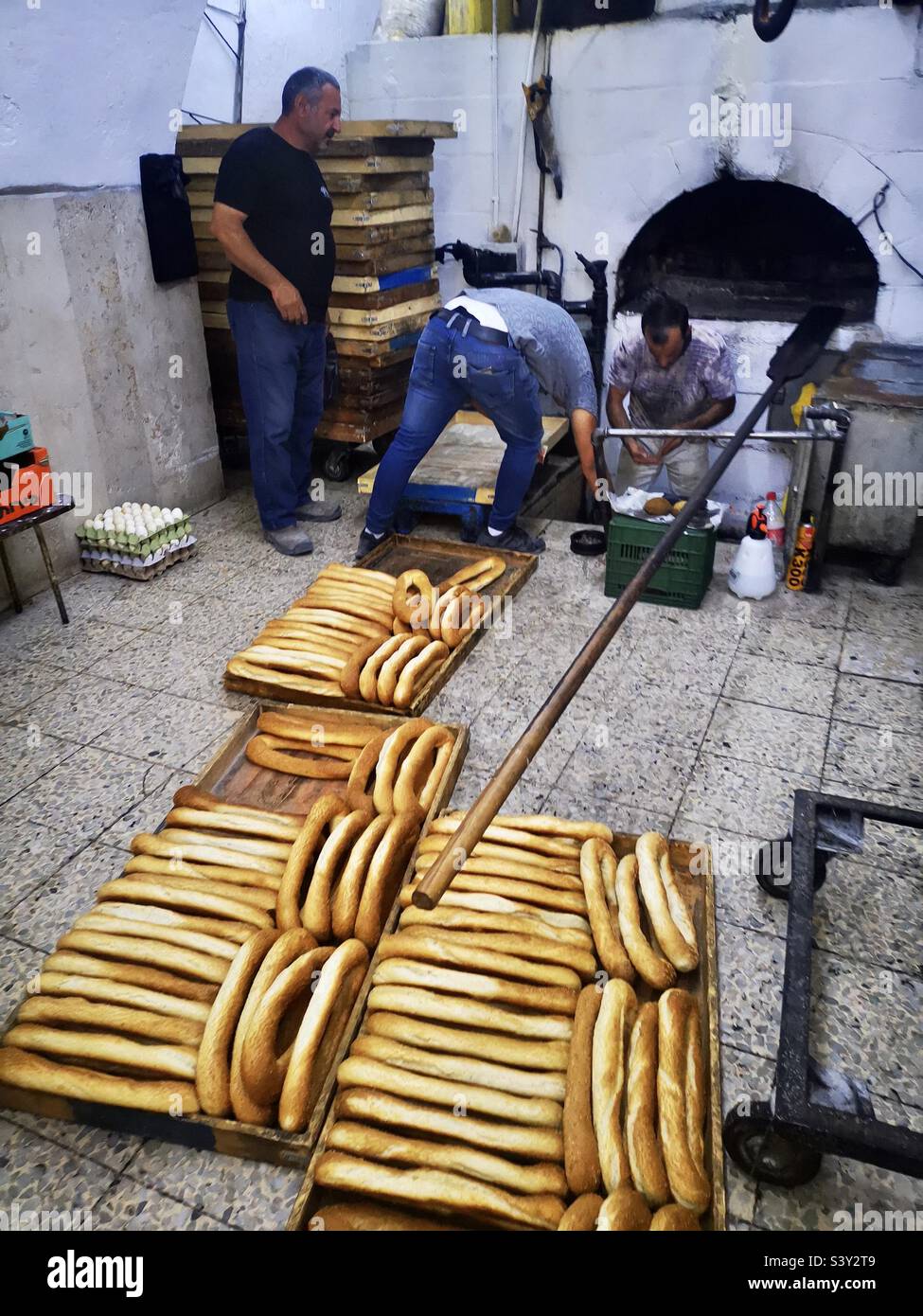 Une boulangerie palestinienne de pain bagel Ka’ek dans la vieille ville de Jérusalem, en Israël. Banque D'Images