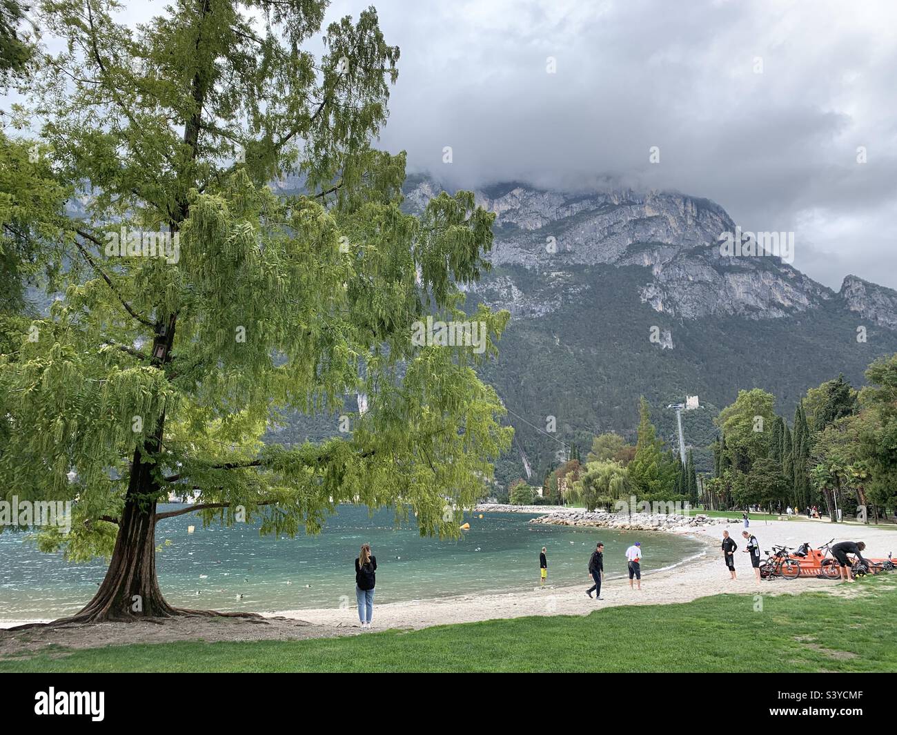 Plage de Torbole lac de Garde Banque D'Images