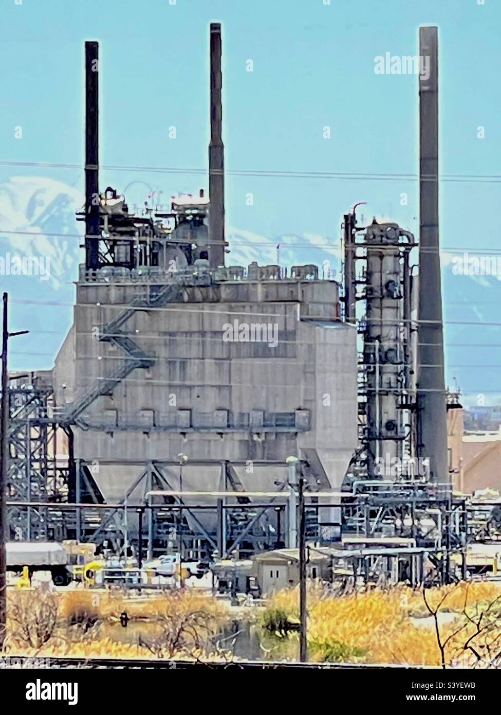 Zone industrielle près de l'Interstate Freeway I-15, juste au nord de Salt Lake City, Utah, États-Unis. Cette région compte de nombreuses raffineries de gaz et de pétrole. Banque D'Images