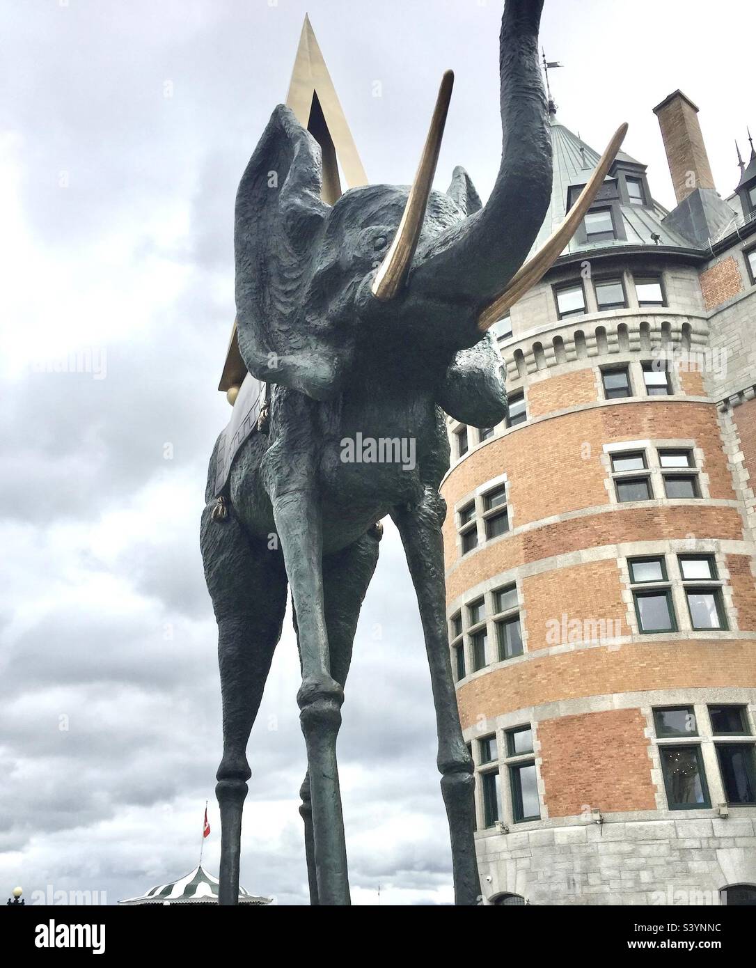 L'Eléphant Spatial de Salvador Dali - à Québec. Banque D'Images