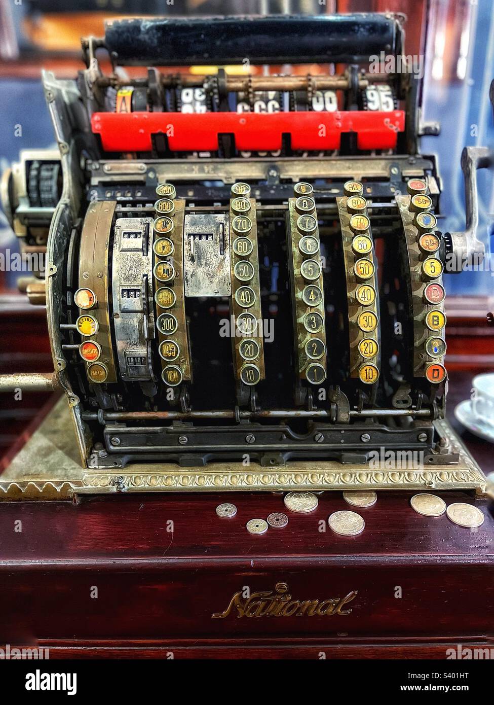 Caisse enregistreuse ou till au Museo Elder de la Ciencia y la Tecnología, Las Palmas, Gran Canaria’s Science Museum - Image de stock capturée avec un smartphone