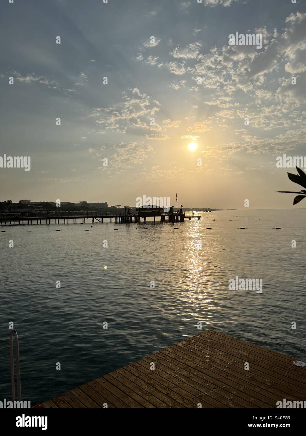 Vue sur la mer et la jetée à Belek, Turquie Banque D'Images