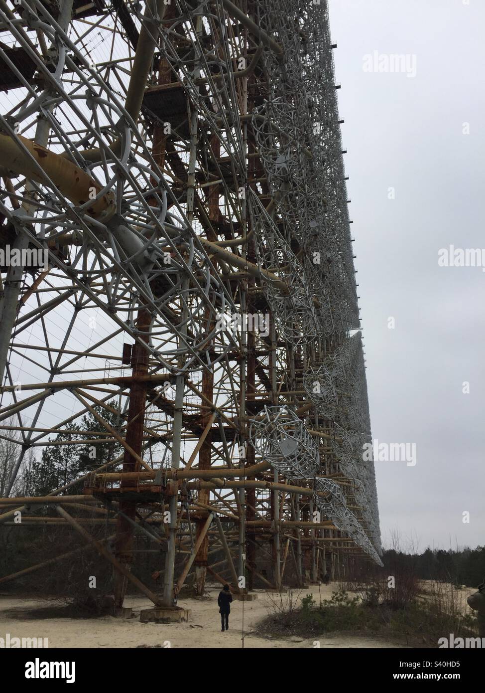 Duga Radar, près de Tchernobyl, Oblast de Kiev, Ukraine. Janvier 2020. - Image de stock capturée avec un smartphone