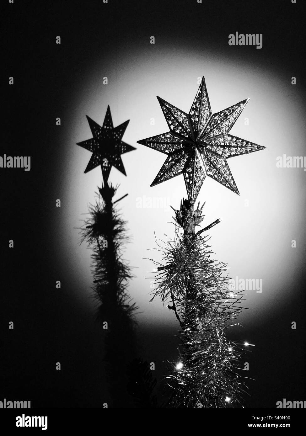 Étoile au sommet d'un arbre de Noël Banque D'Images