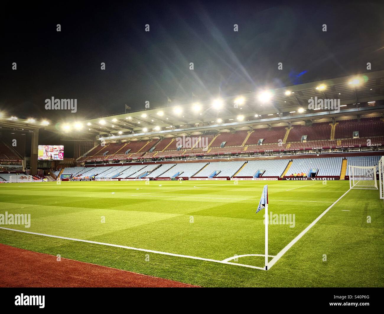 Vue générale sur Villa Park, qui abrite le club de football Aston Villa de Birmingham. Aston Villa joue actuellement dans la Premier League anglaise. Banque D'Images