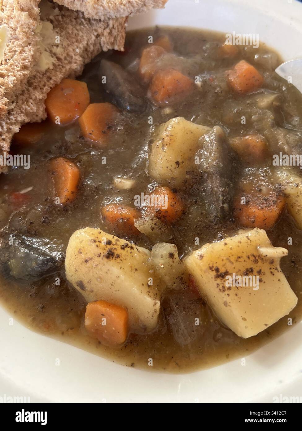 Soupe de légumes maison - Image de stock capturée avec un smartphone