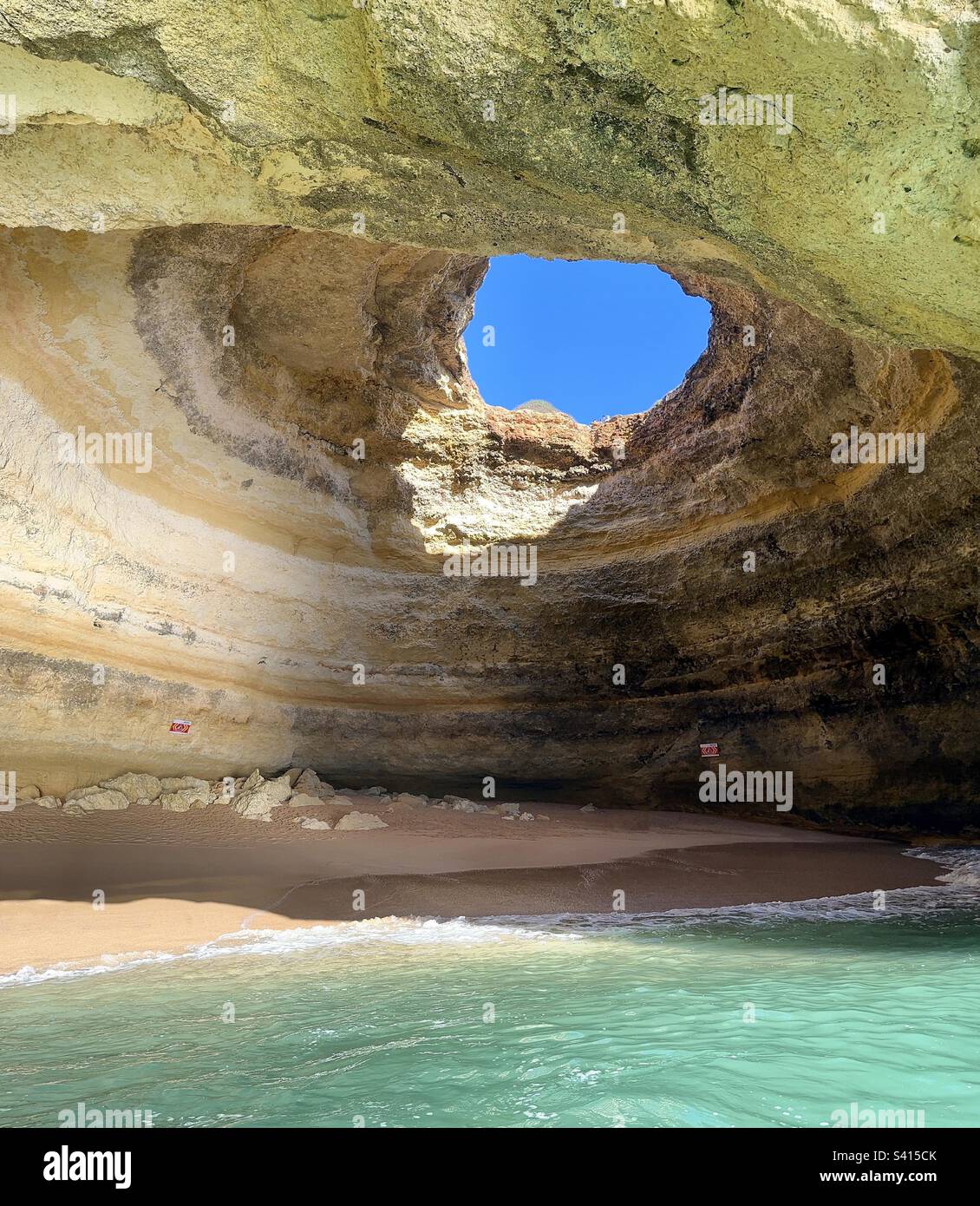 Grotte de la mer de Benagil au Portugal - Image de stock capturée avec un smartphone