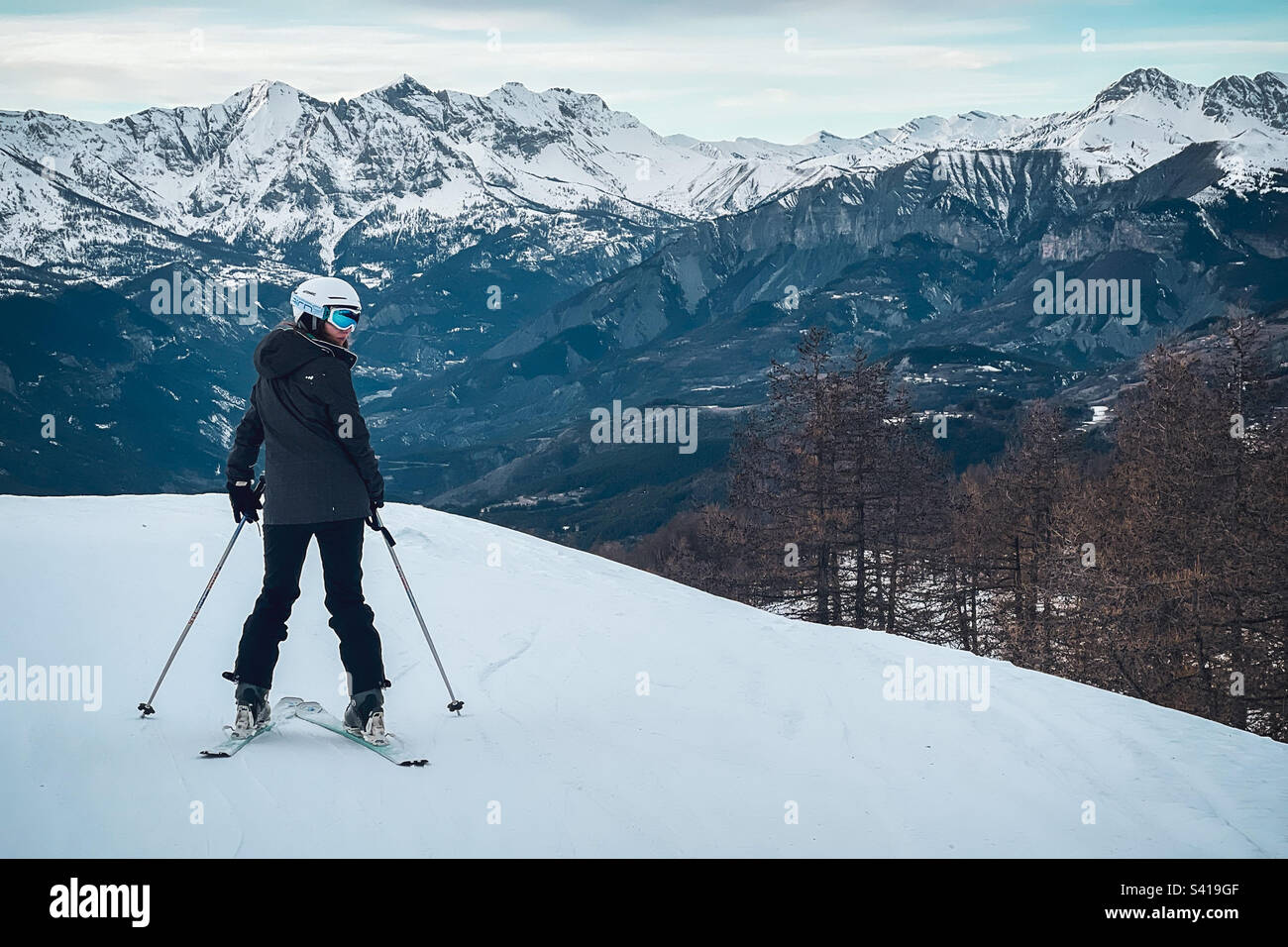 Dépêche-toi, allons skier Banque D'Images