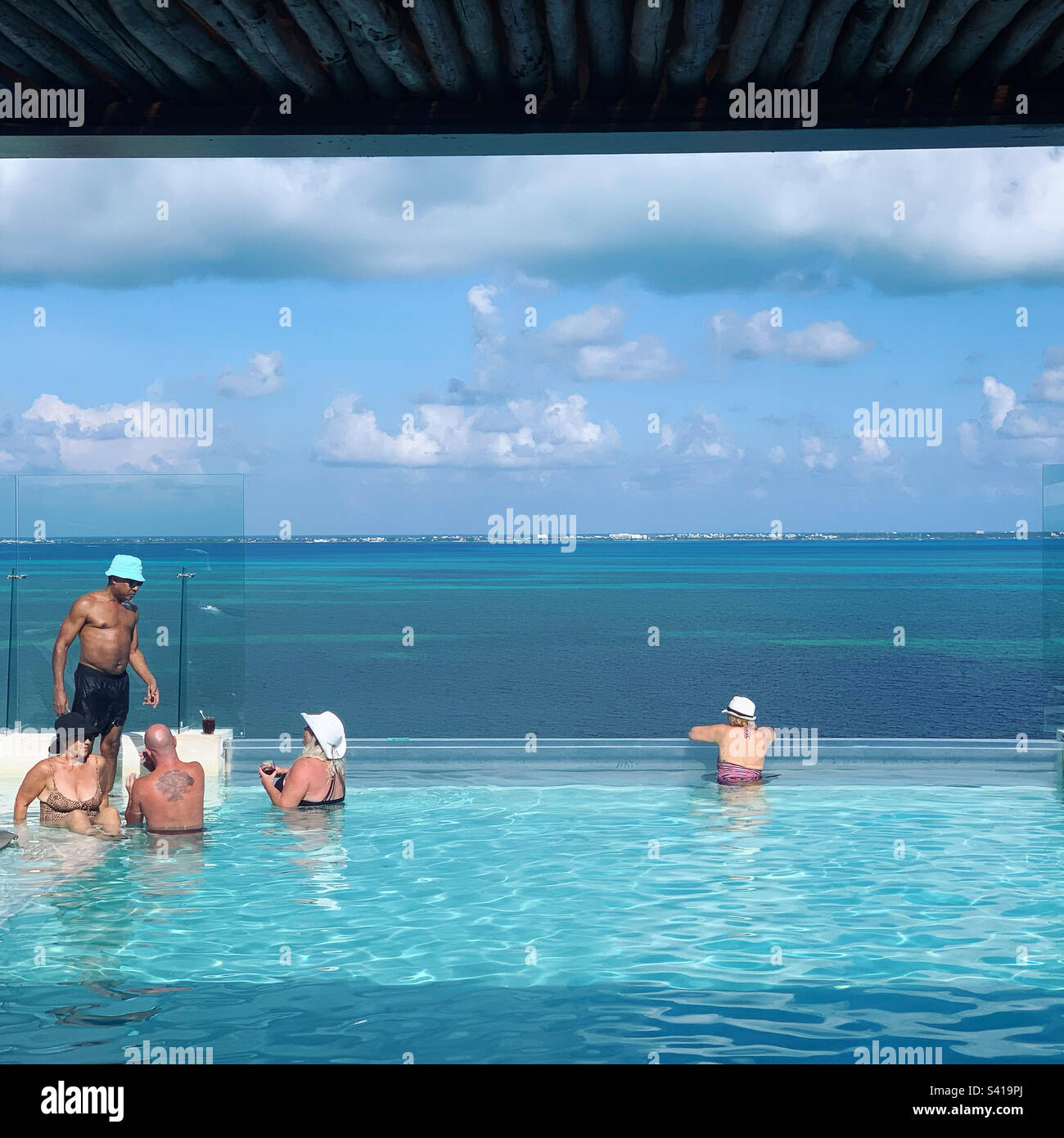 Preferred Club Rooftop Pool, Dreams Vista Cancun Golf and Spa Resort, Cancun, Quintana Roo, Mexique Banque D'Images
