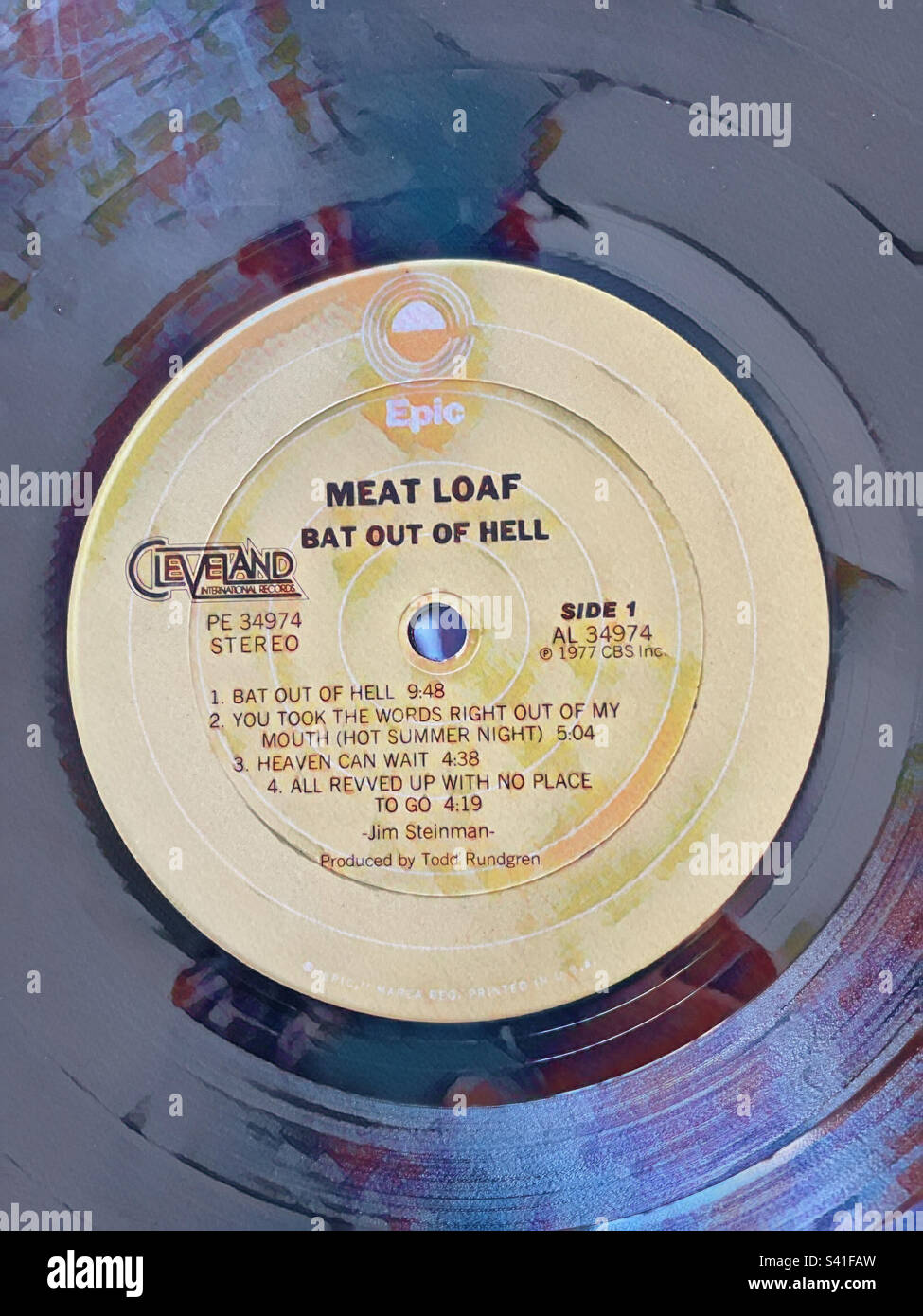 Gros plan d'un LP de vinyle de l'artiste Meat Loaf “bat Out of Hell“ album, Etats-Unis, 2023 Banque D'Images