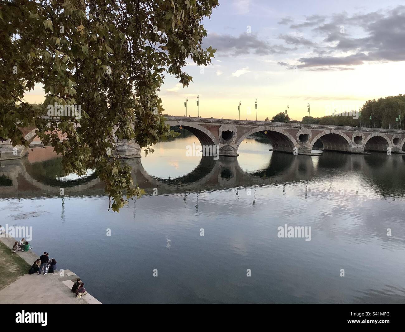 France Travel - Toulouse : Pont neuf , un joli pont qui traverse la Garonne Banque D'Images