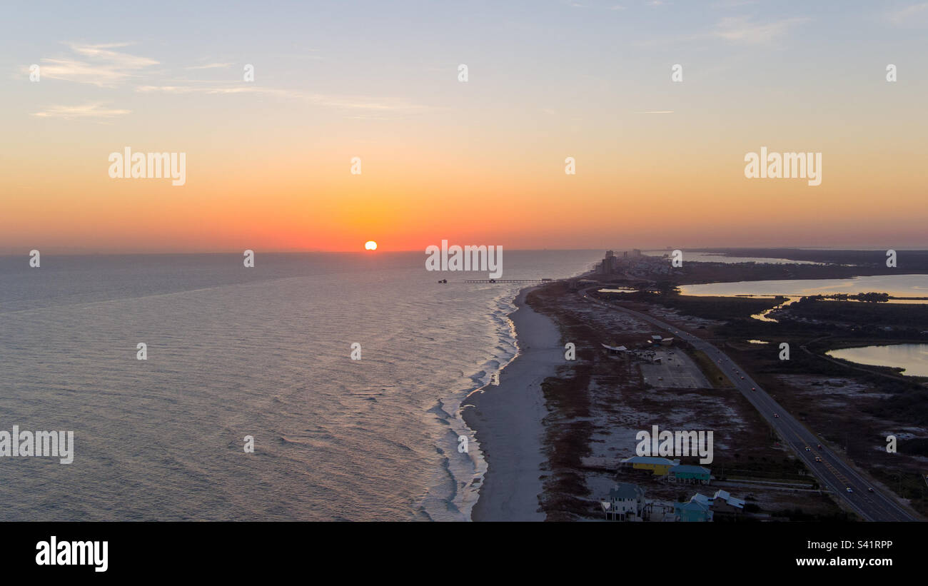 Vue aérienne de la côte du golfe d'Alabama au coucher du soleil Banque D'Images