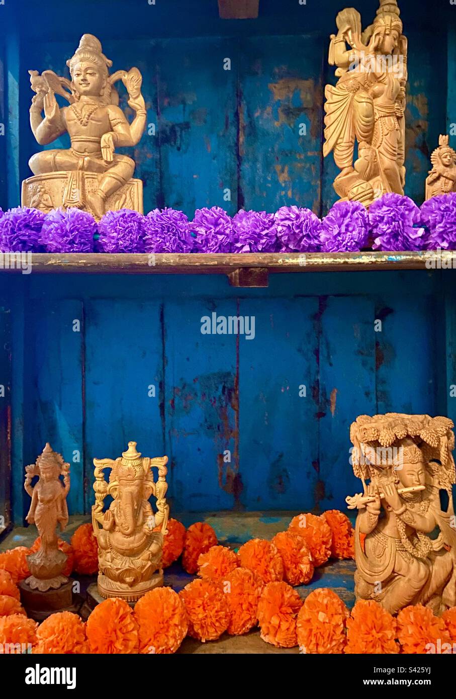Cabinet de prière des dieux et des déesses hindous Banque D'Images