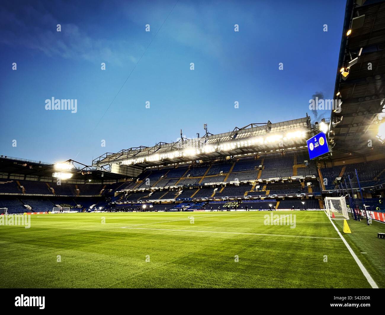 Vue générale sur le terrain de football de Stamford Bridge, qui abrite le club de football de Chelsea dans l'ouest de Londres. Banque D'Images