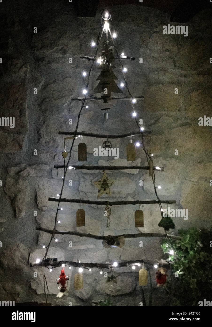 Arbre de Noël rustique, Catalogne, Espagne. - Image de stock capturée avec un smartphone