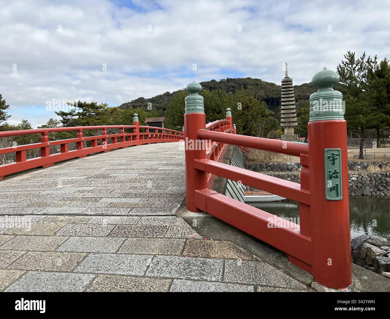 Un pont au-dessus de la rivière Uji, Kyoko, Japon. Banque D'Images